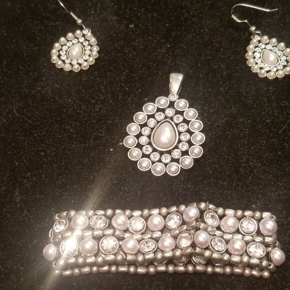 Vintage Premier Designs Pearl and Rhinestone Pendant, Earing and Bracelet Set - Picture 3 of 12